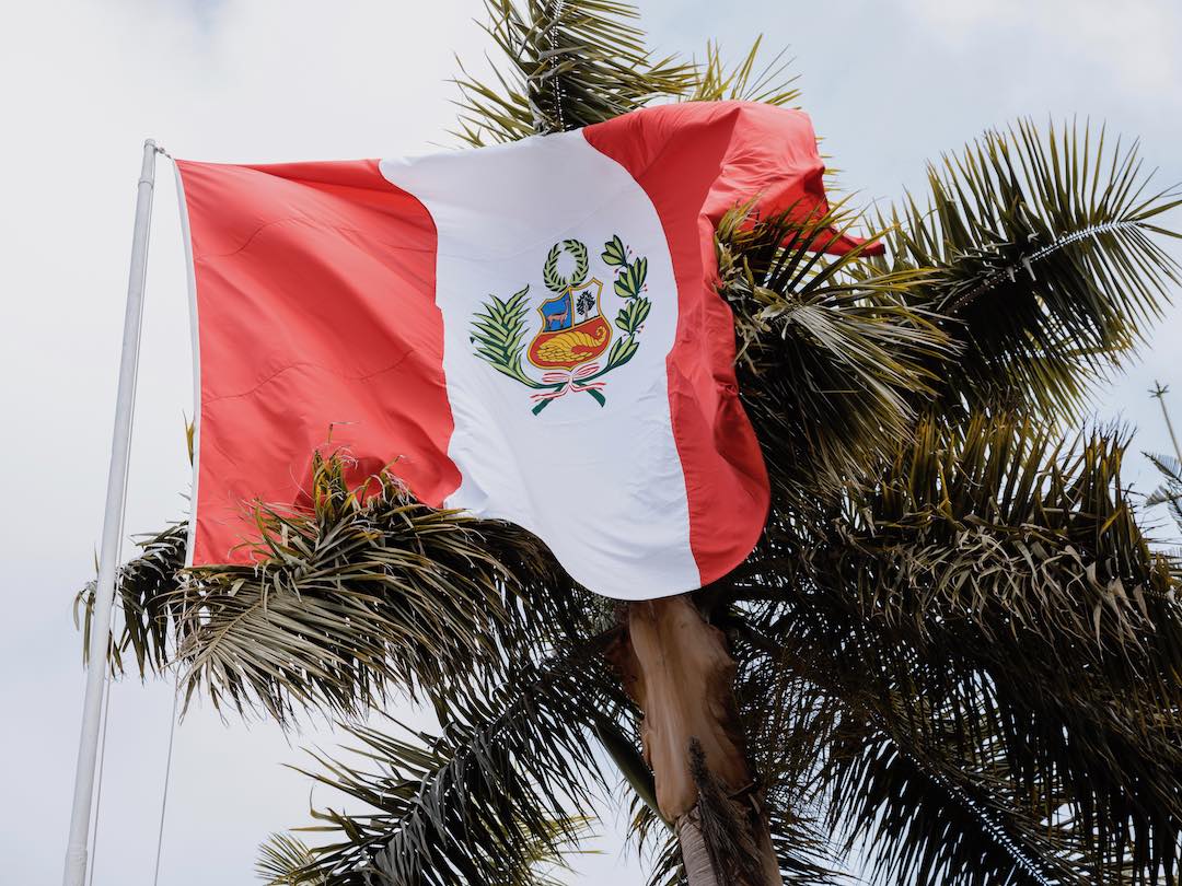 peru-group-tour-1-4 Peru flag