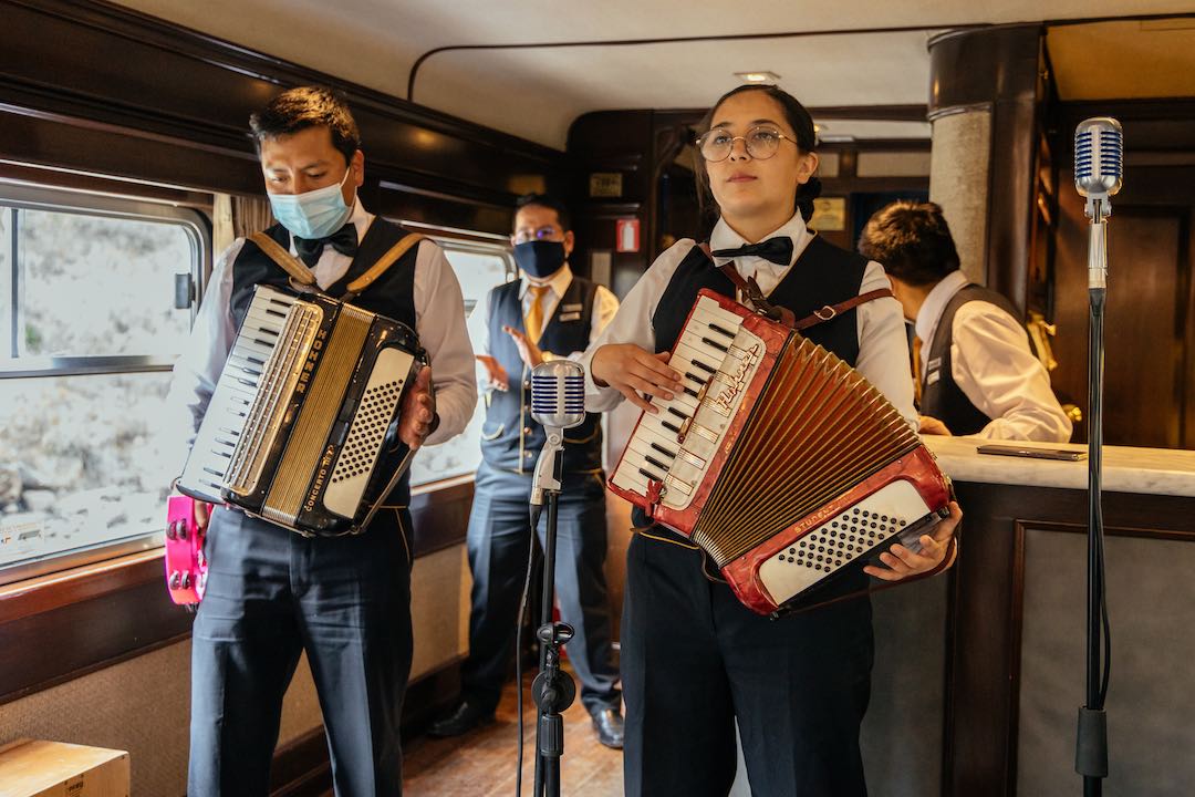 inca-trail-machu-picchu-4 Entertainment on the train to inca trail start