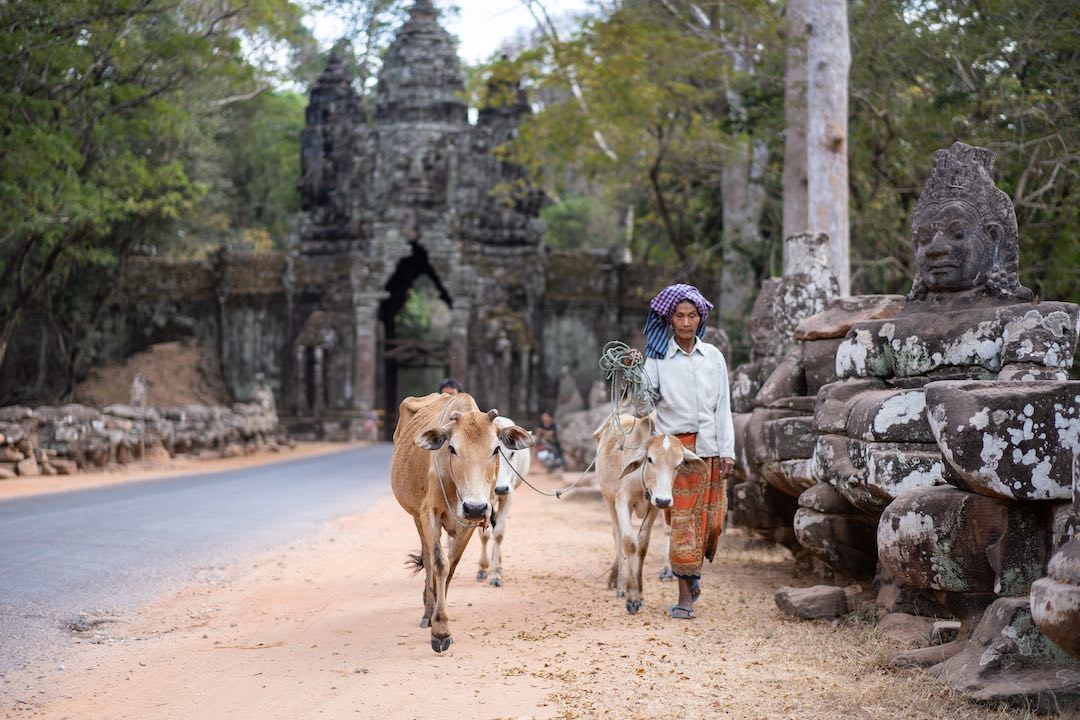 vietnam-cambodia-group-tour-8 Walking to Angkor Wat during a Cambodia group tour