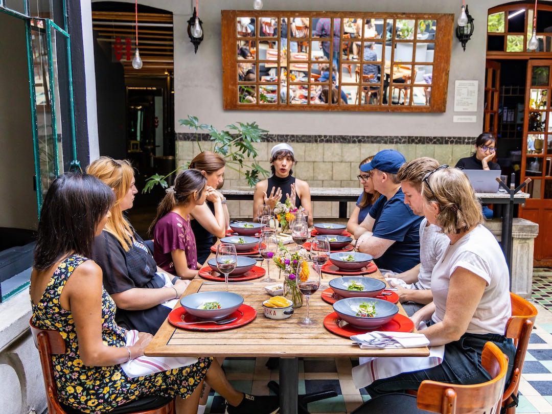 Solo travellers in their 30s during a group tour of Mexico City