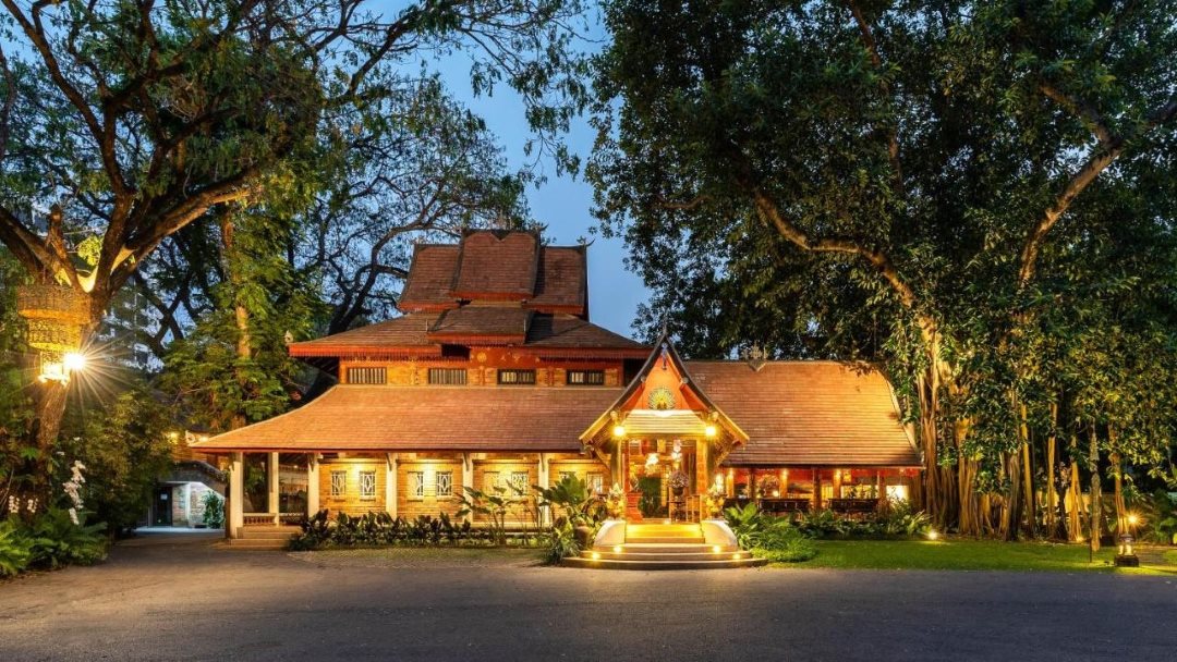 Staying at Yaang Come Village, Chiang Mai during Thailand group tour