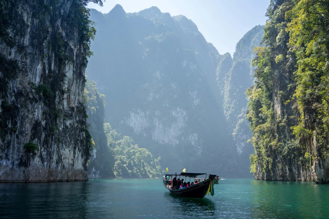 Group of solo travellers on Thailand small group tour