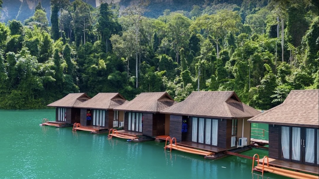 Staying at  Laguna Chiewlarn, Khao Sok during group tour of Thailand