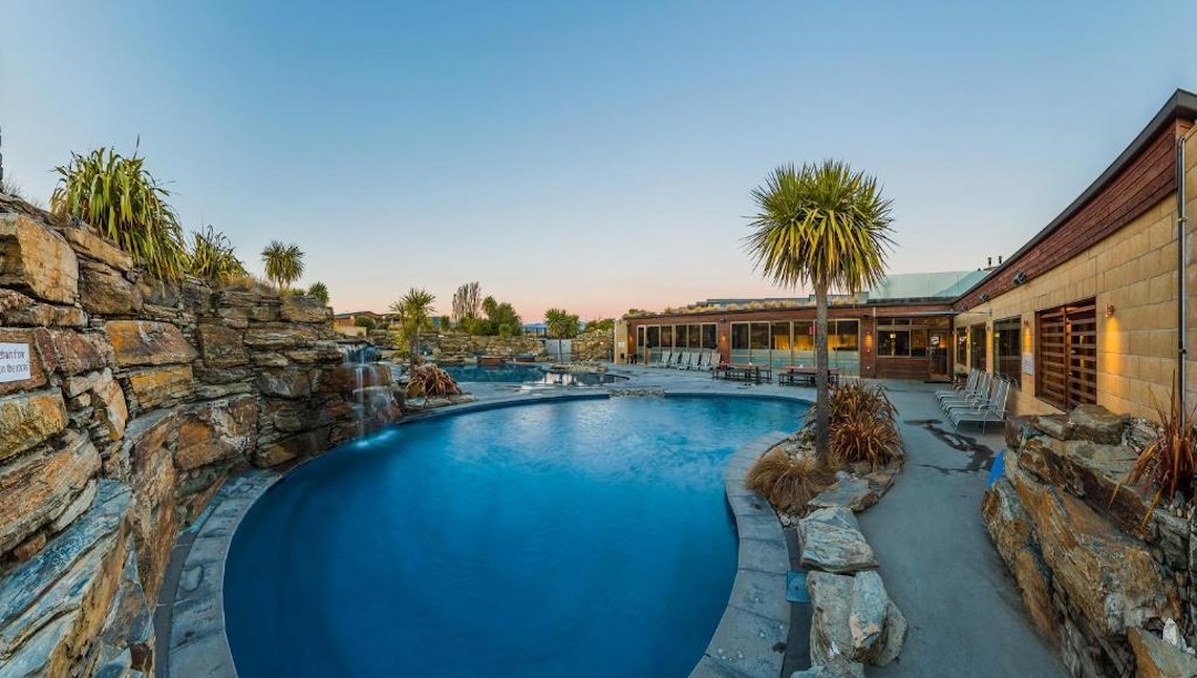 Staying at Oakridge Resort, Wānaka, during the New Zealand group tour with Other Way Round Travel