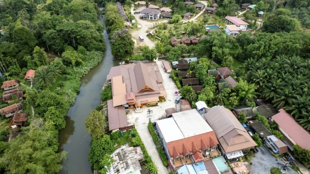 Staying at Khaosok Rainforest, Khao Sok during group tour of Thailand